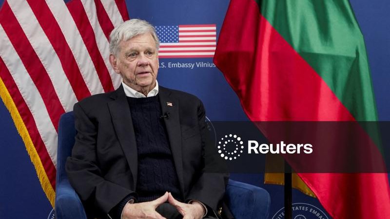 Enviado de Trump consegue libertação de 25 presos em Belarus e espera que centenas mais sejam libertados em breve