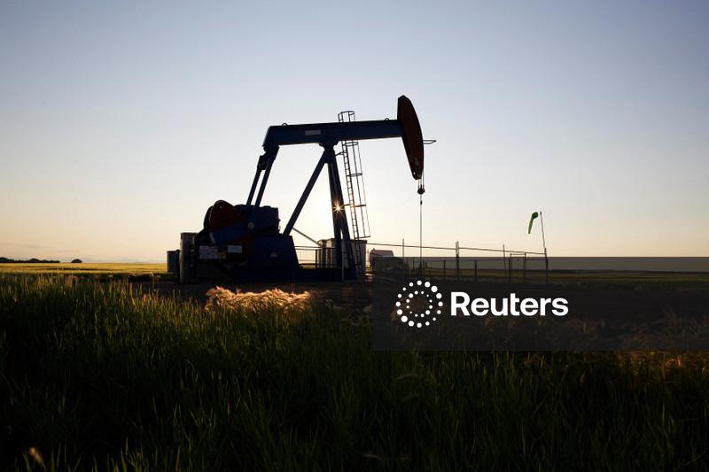 Petróleo fecha em queda de 1%, mas permanece acima de US$100 por barril