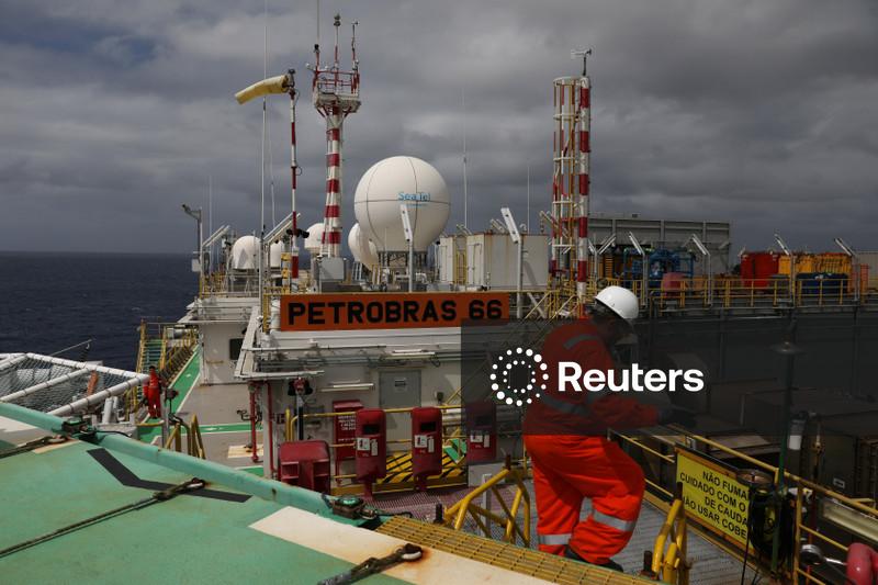 Leilão do pré-sal negocia 7 de 13 áreas ofertadas; Petrobras leva 2 blocos