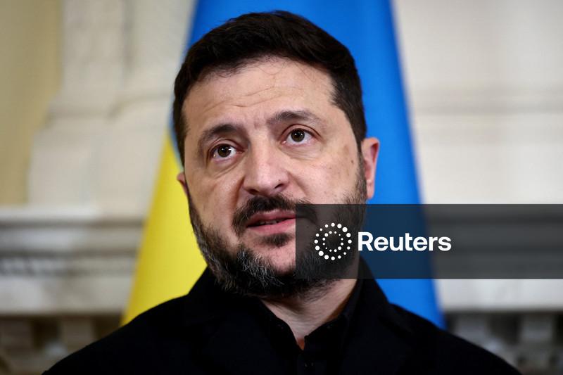 Zelenskiy diz que é “doloroso” quando Trump escolhe outro lado