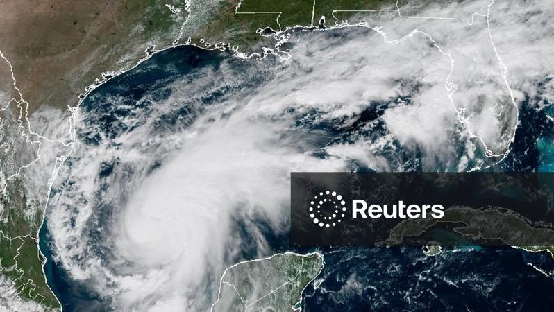 Tempestade tropical Isaias deve atingir costa dos Estados Unidos como furacão na madrugada do sábado