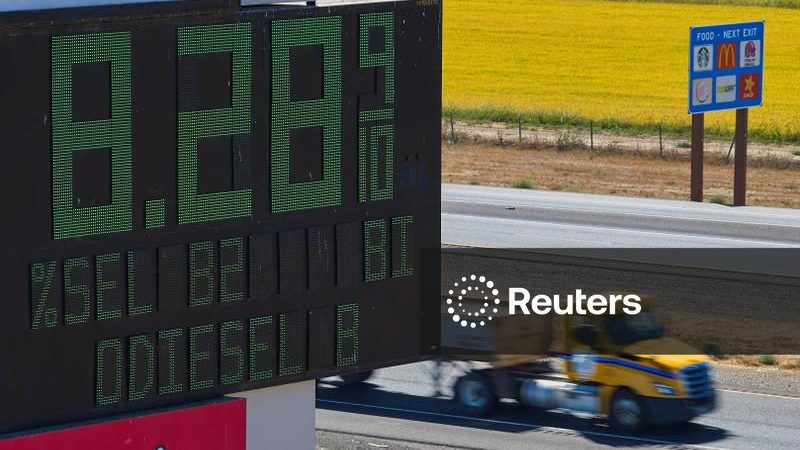 Com aumento de preço da gasolina nos EUA por guerra no Irã, Trump culpa Ucrânia e democratas