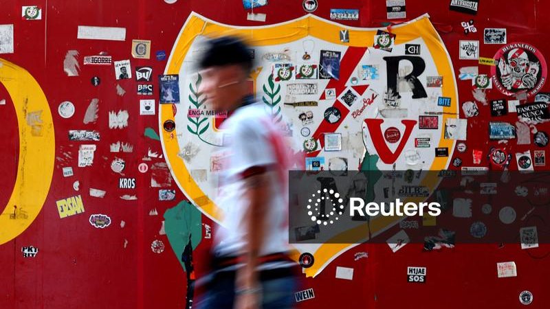 Partida entre Rayo e Bilbao é suspensa após protesto da torcida contra proprietário do clube