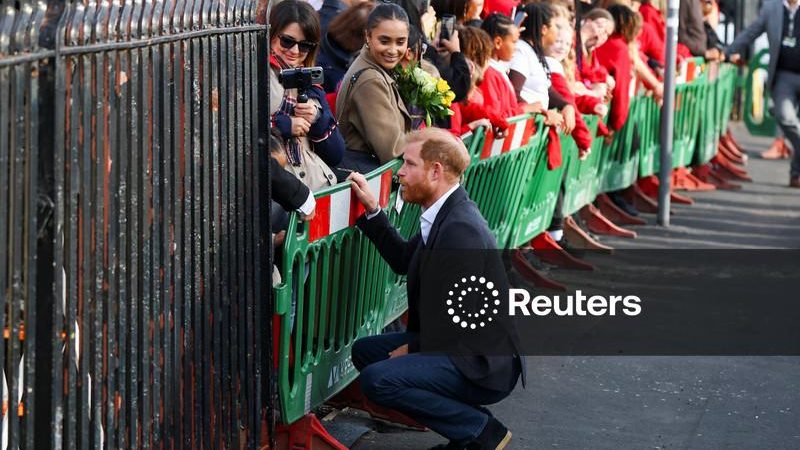 Príncipe Harry diz que quer se reconciliar com a família