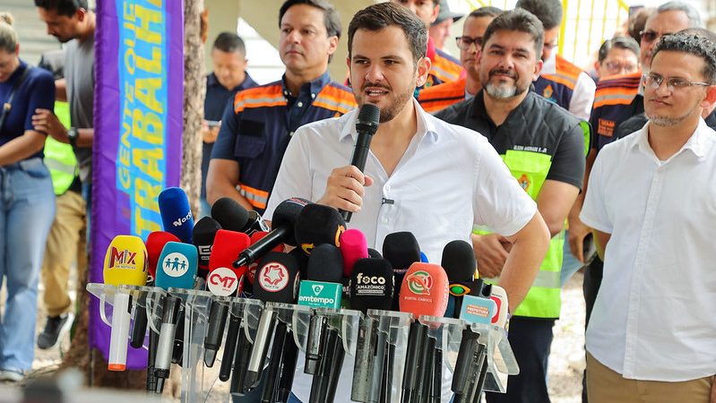 Prefeito Renato Junior entrega passarela na avenida Torquato Tapajós utilizada diariamente por 4,5 mil pessoas e confirma elevadores para garantir acessibilidade a PcDs 