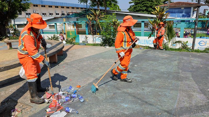 Prefeitura de Manaus intensifica limpeza nas ruas e colégios eleitorais após o primeiro turno das eleições
