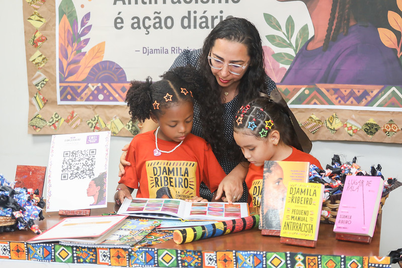 Exposição ‘Ciência Delas’ apresenta projetos de estudantes da rede municipal de educação 