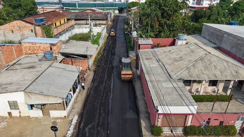 Prefeitura de Manaus aplica 180 toneladas de asfalto e avança na recuperação de ruas do Parque Rio Solimões