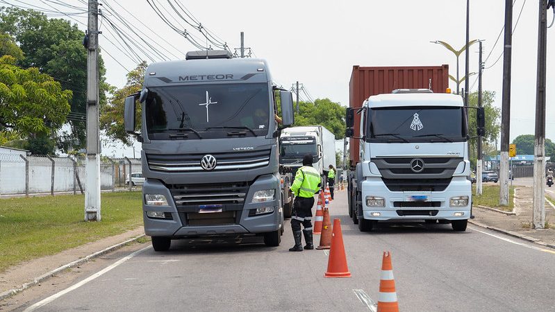 Operação ‘Carga Pesada’ resulta em nove veículos retidos na zona Sul de Manaus