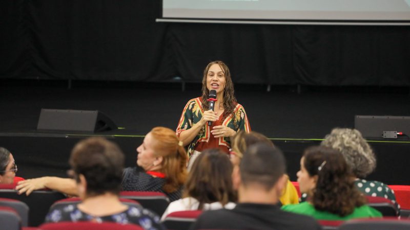 Prefeitura promove palestra sobre relações no ambiente de trabalho para servidores da Semed