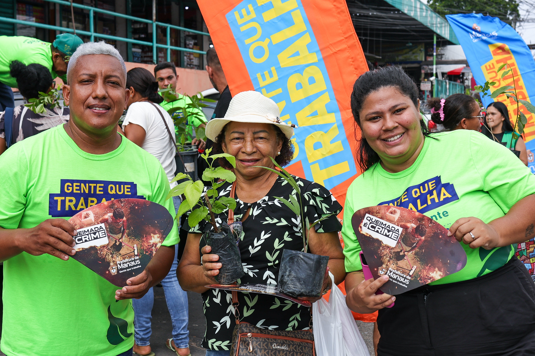 Prefeitura de Manaus realiza a doação de 400 mudas na zona Oeste e ultrapassa 29 mil distribuídas em 2026