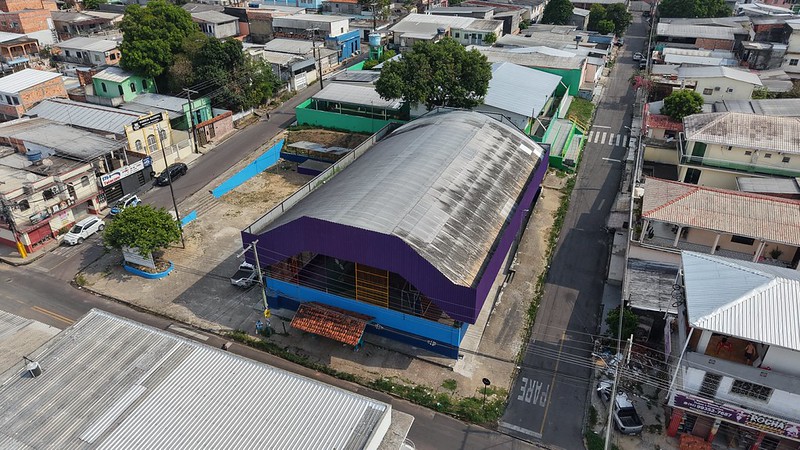 Prefeitura de Manaus avança na reta final da reforma da quadra de esportes do Lírio do Vale