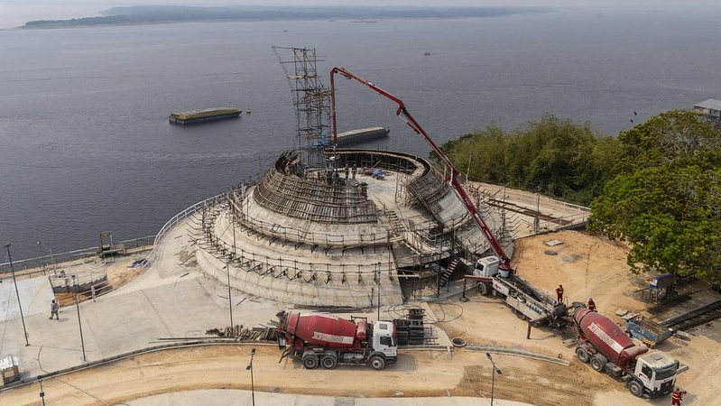 Parque Encontro das Águas avança com terceira concretagem das ‘asas’ de Niemeyer em obra da prefeitura