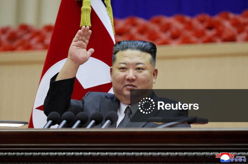 Kim Jong Un defende domínio na área de drones enquanto Coreia do Norte lança mísseis e foguetes