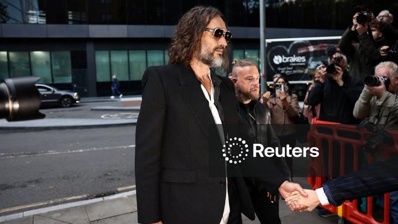 Mulher que acusa Russell Brand disse à polícia que se culpava por suposto estupro
