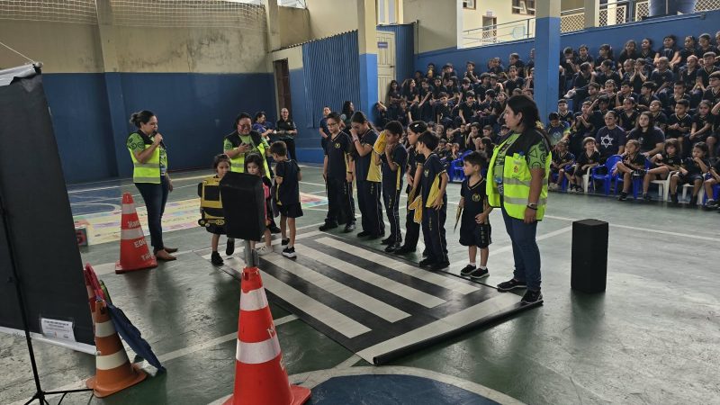 Prefeitura realiza ação de educação de trânsito para alunos de escola do bairro Flores