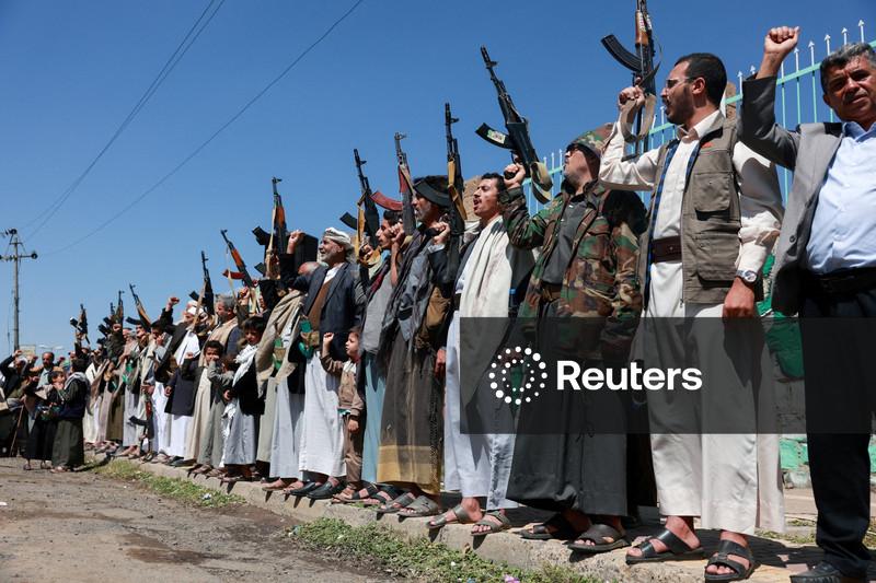 Ataques houthis a aeroporto de Riad matam três sauditas em meio a escalada da guerra