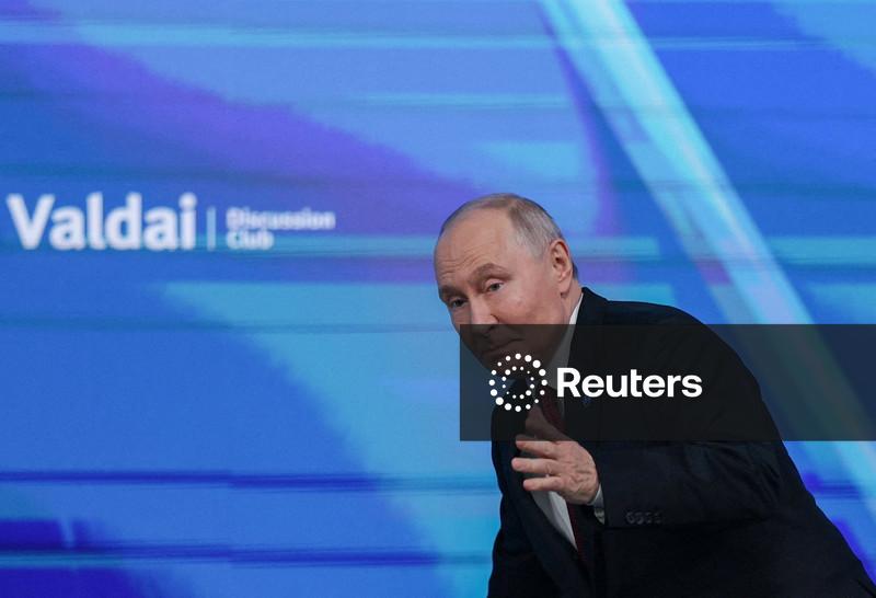Putin diz que Rússia considerará uso de todo leque de armas caso Kaliningrado seja ameaçado
