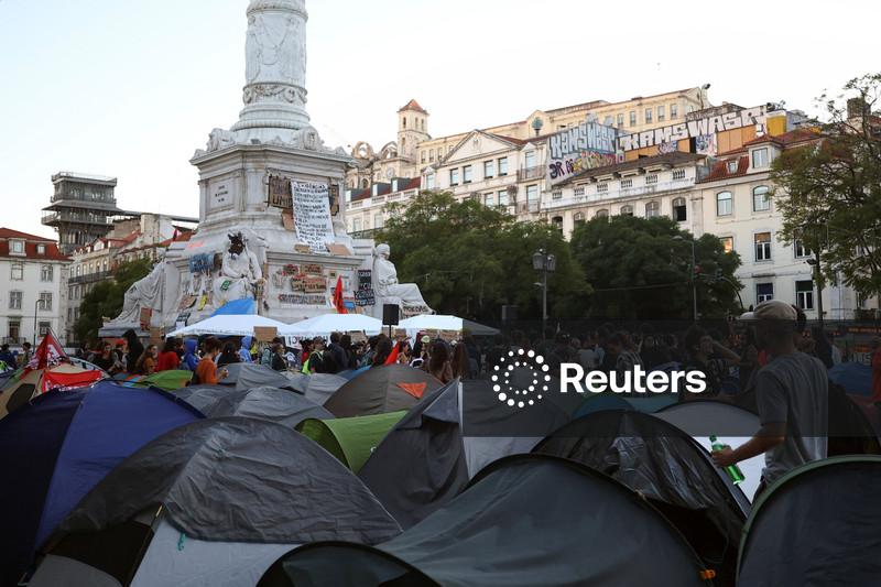 Manifestantes pelo direito à moradia em Portugal voltam às praças e prometem continuar pressão