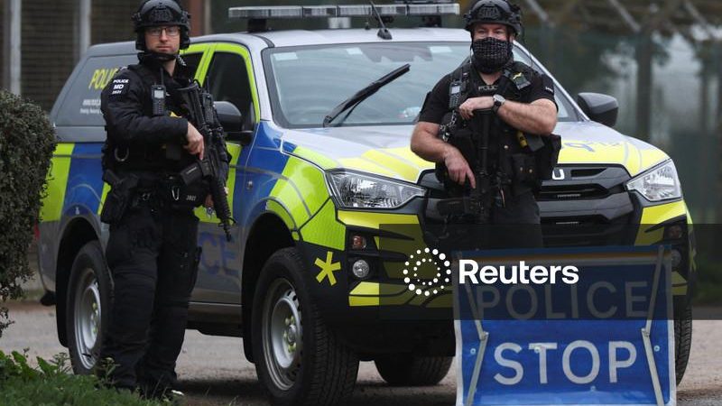 Polícia britânica prende dupla suspeita de ajudar inteligência iraniana em incidente na base RAF Fairford