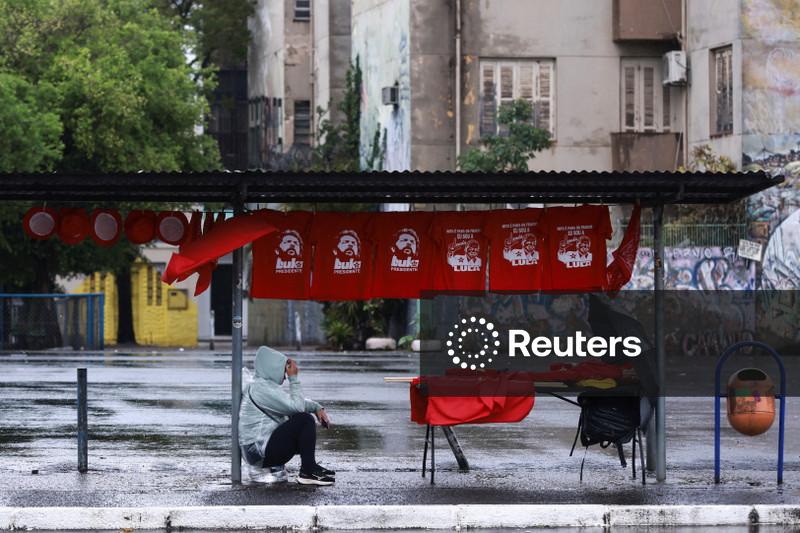 Abertura de mercados será de forte pressão de baixa para ativos do Brasil após reeleição de Lula, dizem analistas