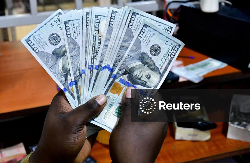 Dólar à vista fecha em baixa de 0,50%, aos R$5,0476