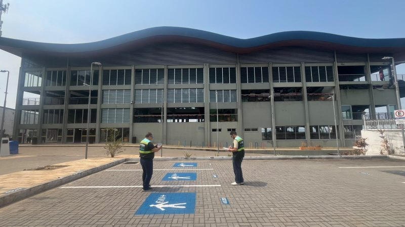 Prefeitura de Manaus fiscaliza sinalização da Zona Azul em pontos turísticos do centro histórico