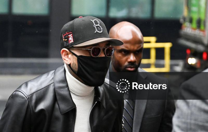Cantor Chris Brown evita prisão após se declarar culpado por incidente em boate no Reino Unido