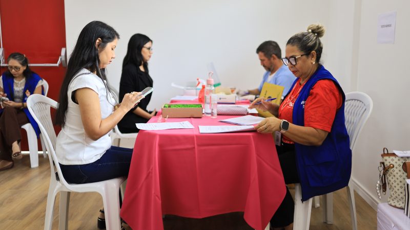 Prefeitura de Manaus leva serviços de saúde e prevenção às servidoras da Seminf em ação do Outubro Rosa