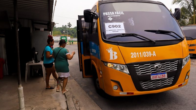 Técnicos de transporte da Prefeitura de Manaus acompanham operação da linha C-902 no Santa Etelvina