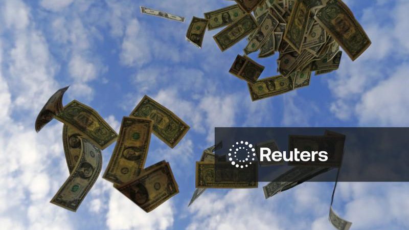 Dólar à vista fecha em alta de 0,76%, a R$5,3875 na venda