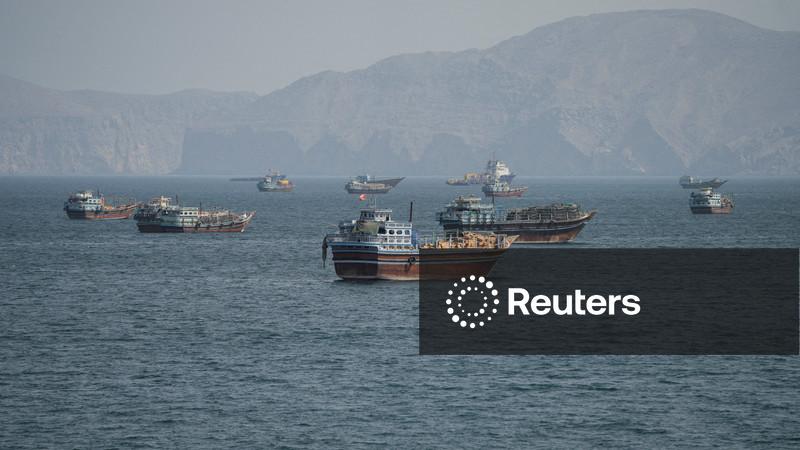 Petroleiro no Estreito de Ormuz é atingido por minas de fixação ao casco, segundo fontes de segurança