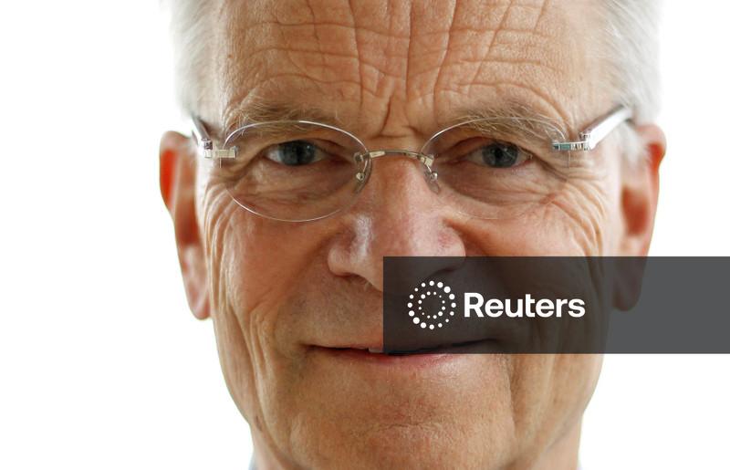 Jeffrey Archer, romancista britânico e político envolvido em escândalos, morre na véspera do lançamento de último livro