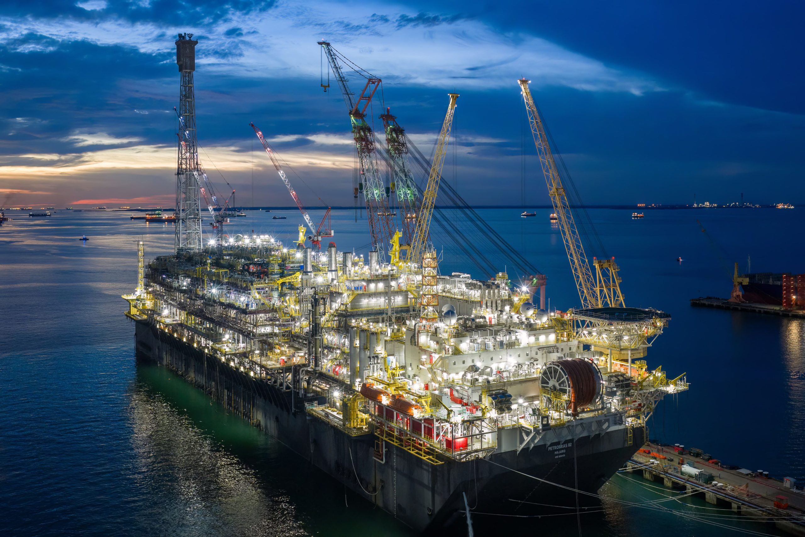 Nova unidade da série de plataformas gigantes da Petrobras está a caminho do Brasil