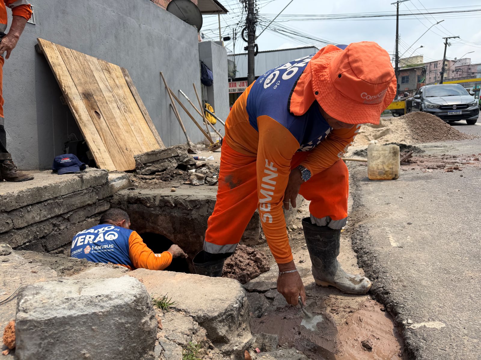 Prefeitura de Manaus desobstrui caixa coletora no São Francisco e reforça prevenção contra alagamentos