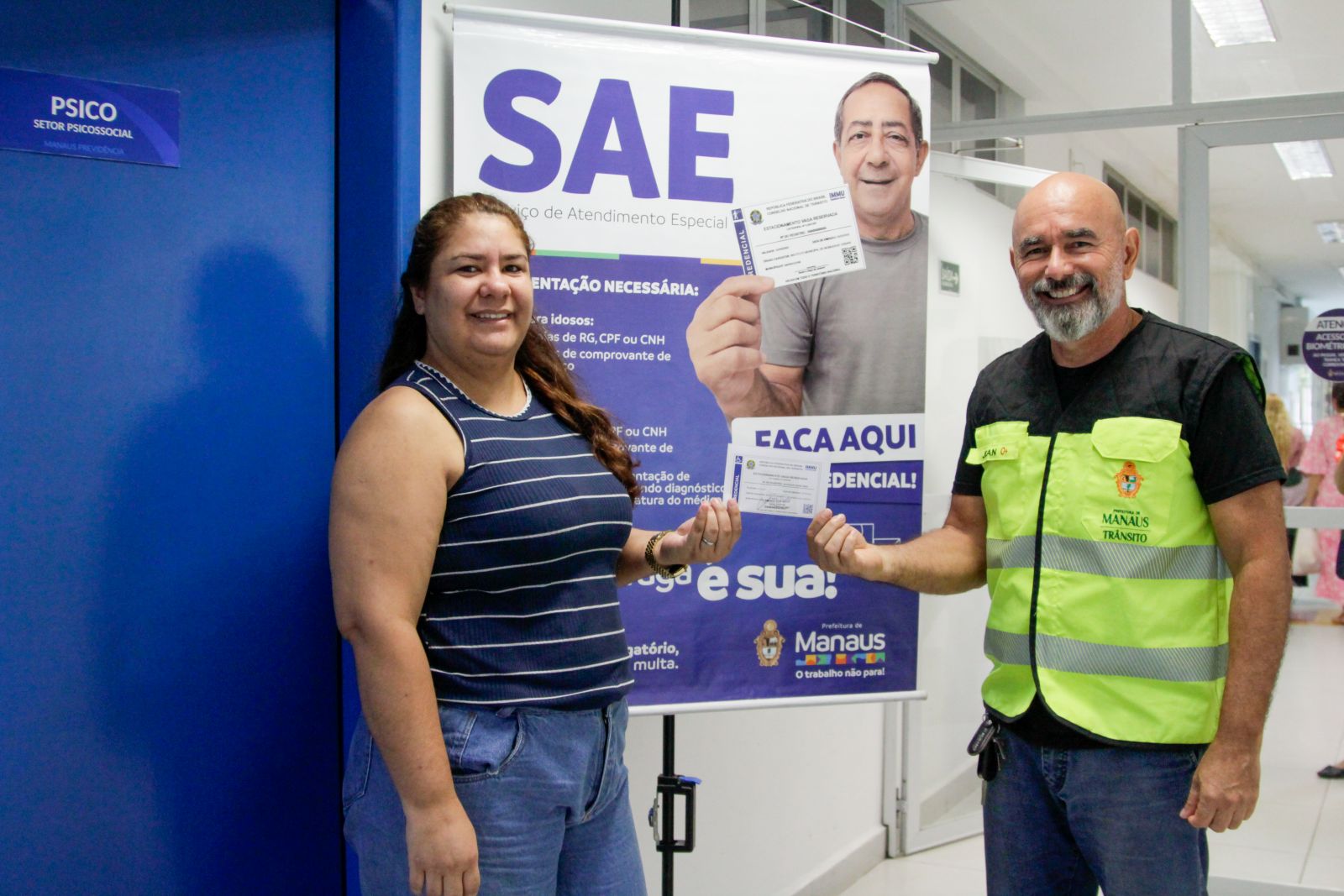 Prefeitura de Manaus realiza ação com emissão de credencial especial de estacionamento e orientações contra golpes 