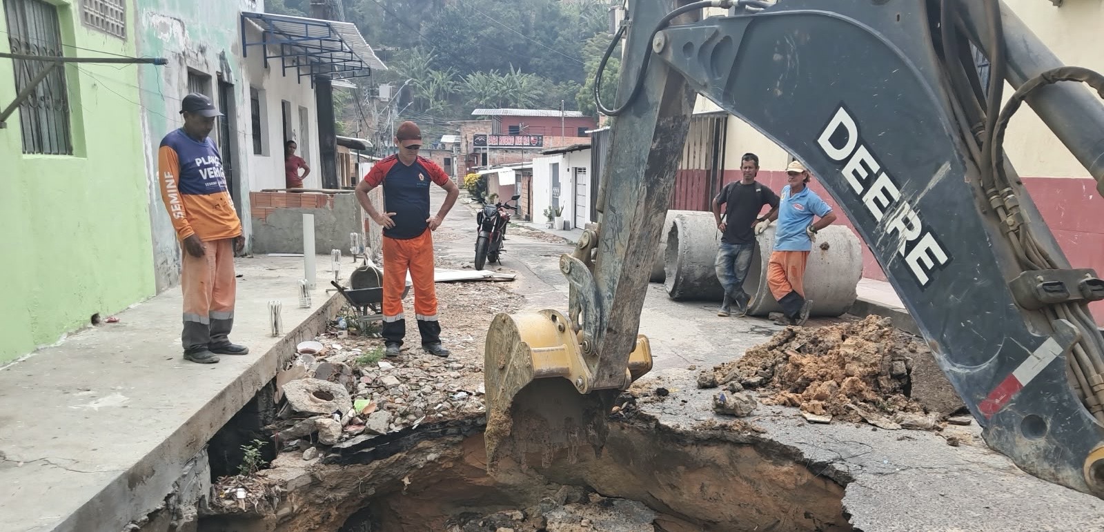 Prefeitura de Manaus recupera drenagem rompida na comunidade Campo Dourado e melhora o escoamento das águas pluviais 