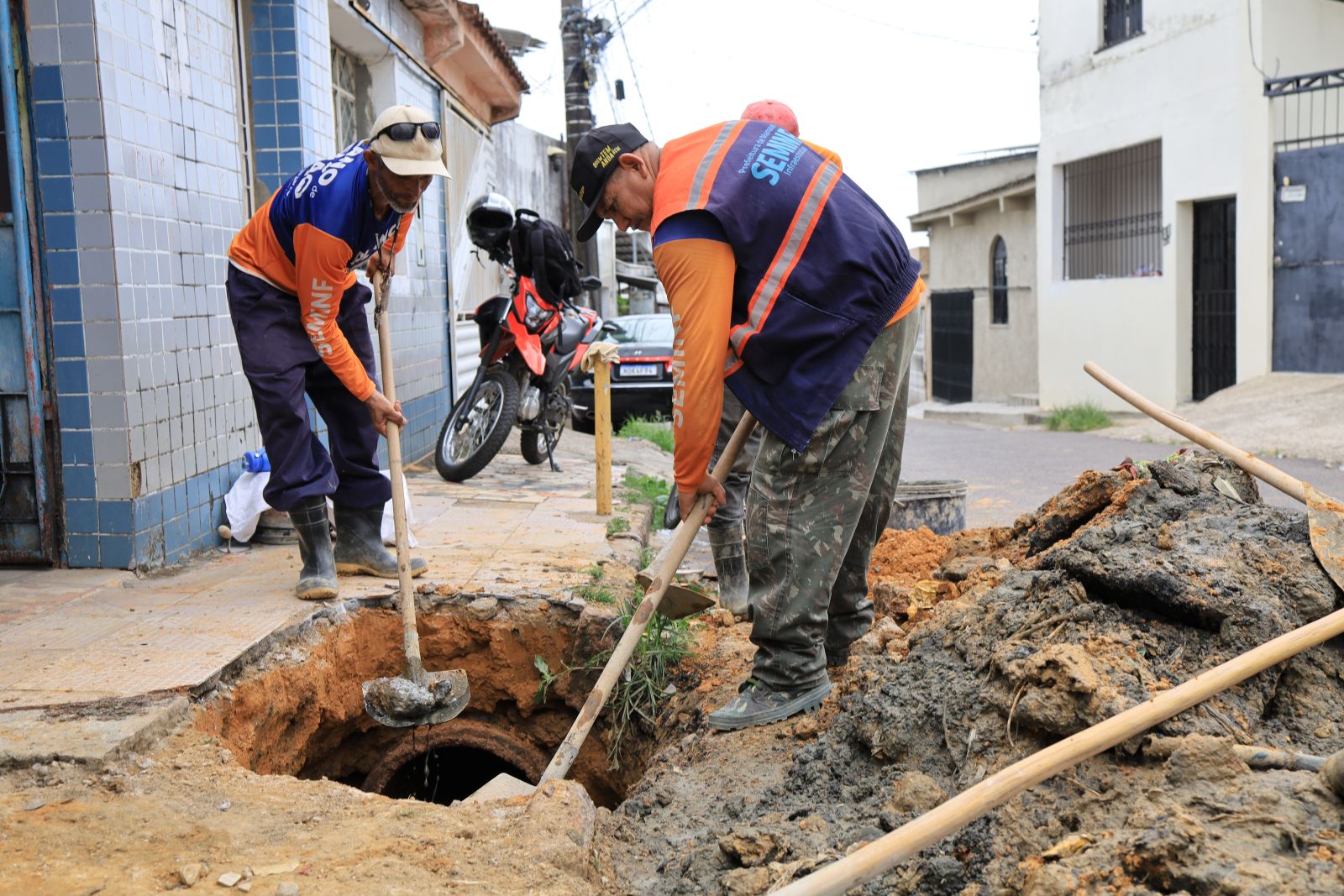 Prefeitura de Manaus recupera rede de drenagem no bairro Redenção e reforça prevenção de alagamentos na região 