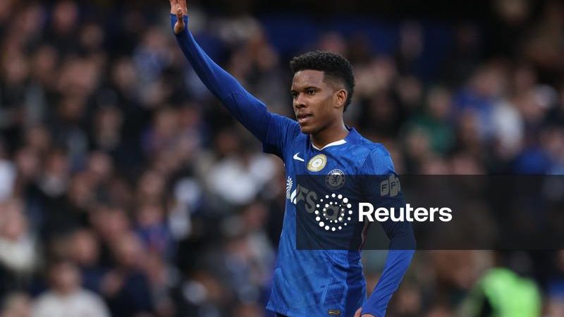 Técnico do Chelsea diz que Estêvão terá oportunidades e descarta transferência