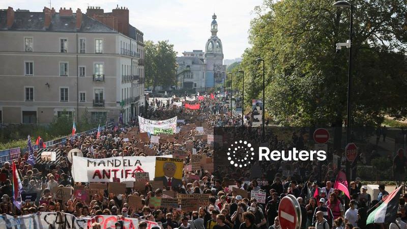 Alunos e professores protestam na França no maior dia da onda de mobilização