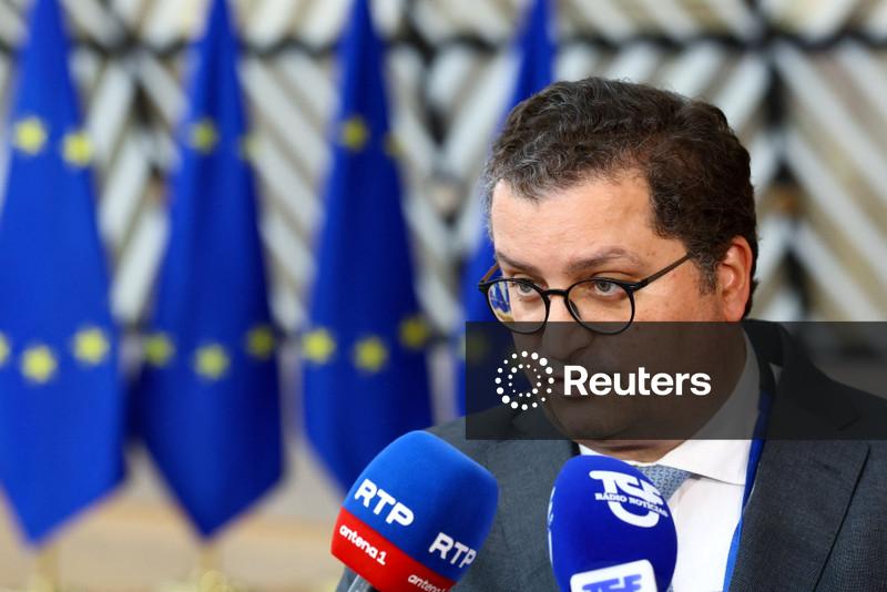 Governo de Portugal busca apoio da oposição para venda do restante da TAP, diz ministro