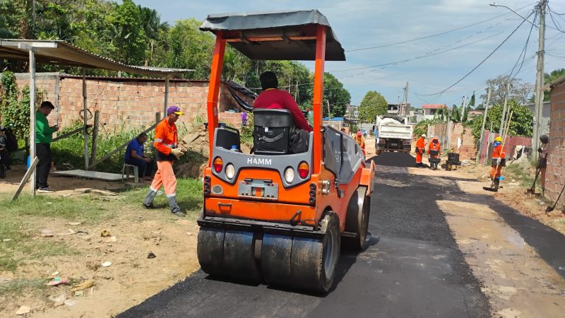Prefeitura de Manaus recupera pavimento da travessa 33, no Lírio do Vale