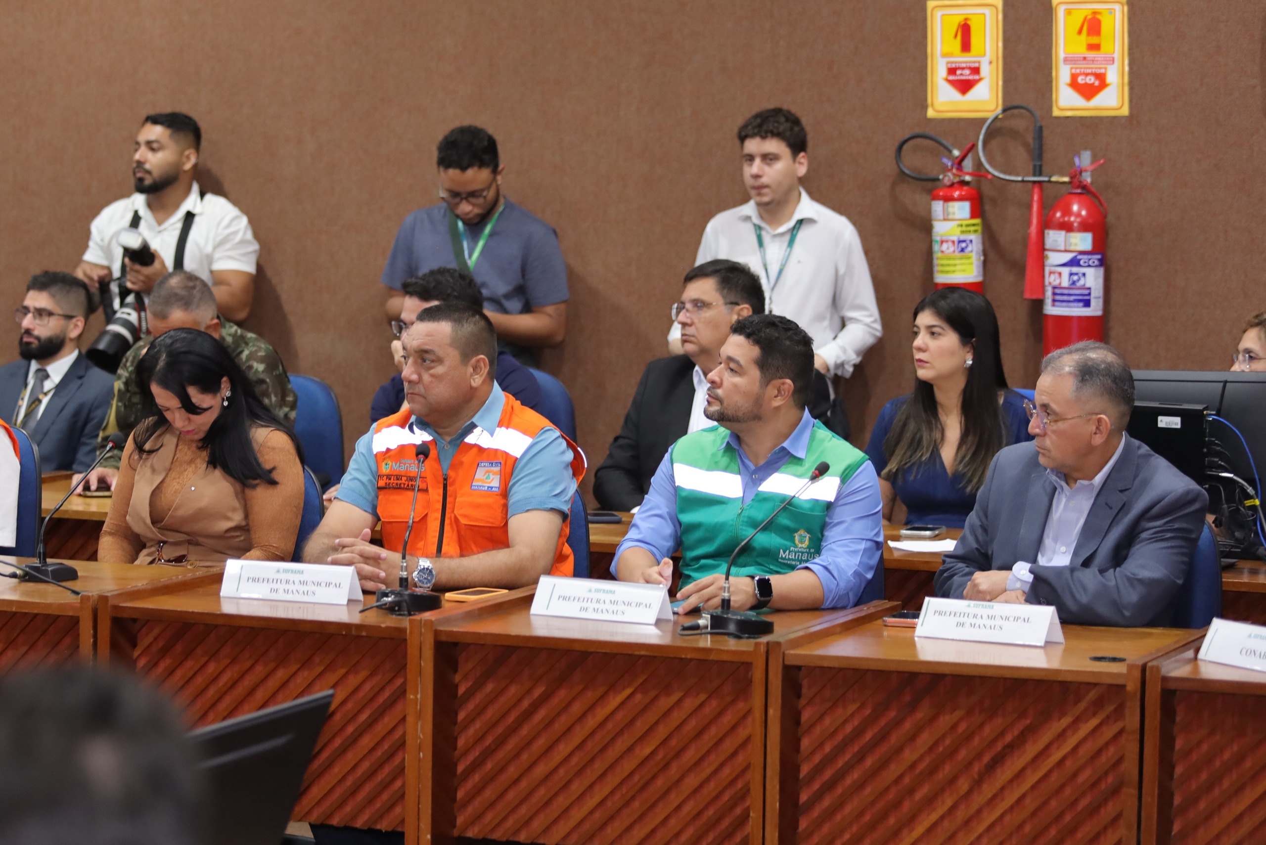 Prefeitura de Manaus participa de reunião com o governo federal para alinhar ação conjunta de combate às queimadas vindas de outros municípios e fumaça que compromete a qualidade do ar na capital