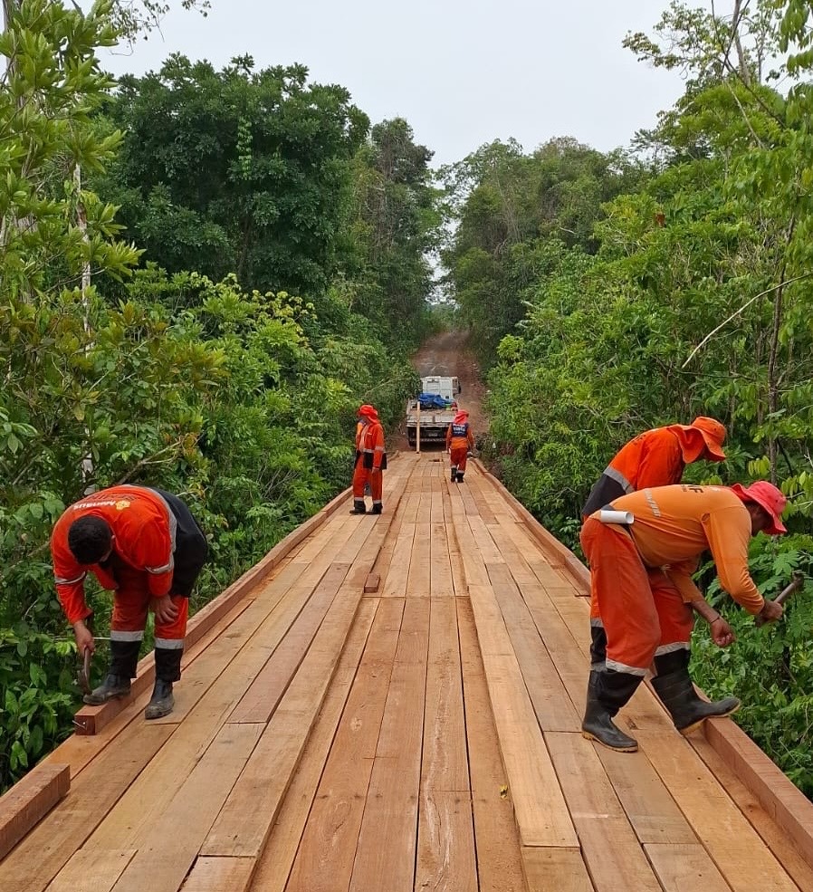 Prefeitura de Manaus conclui construção de ponte de 120 metros e melhora acesso no ramal do Brasileirinho