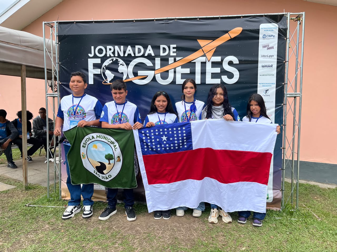 Alunos de escola ribeirinha de Manaus levam a ciência da Amazônia à Olimpíada Brasileira de Foguetes, no Rio de Janeiro