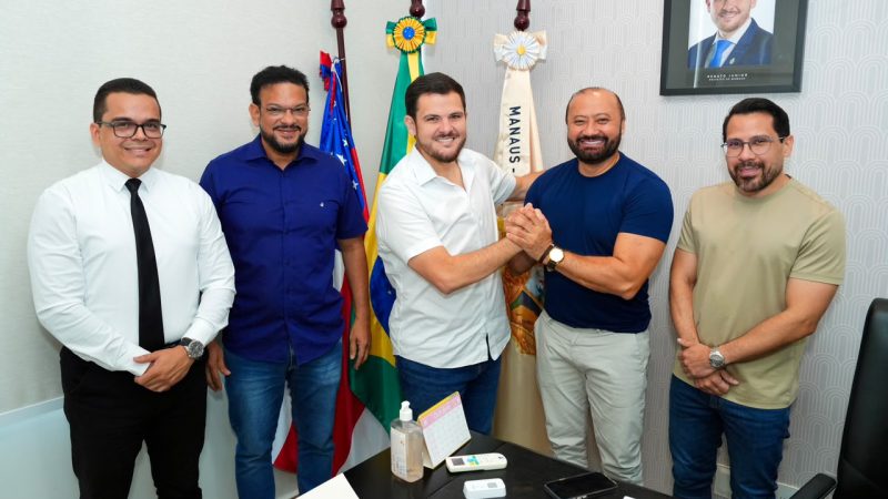 Prefeito Renato Junior anuncia convocação de mais 1,5 mil aprovados do concurso da Semed no Dia do Servidor Público 