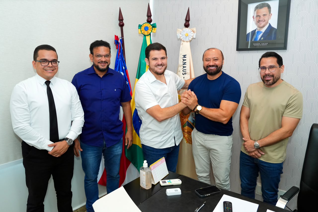 Prefeito Renato Junior anuncia convocação de mais 1,5 mil aprovados do concurso da Semed no Dia do Servidor Público 