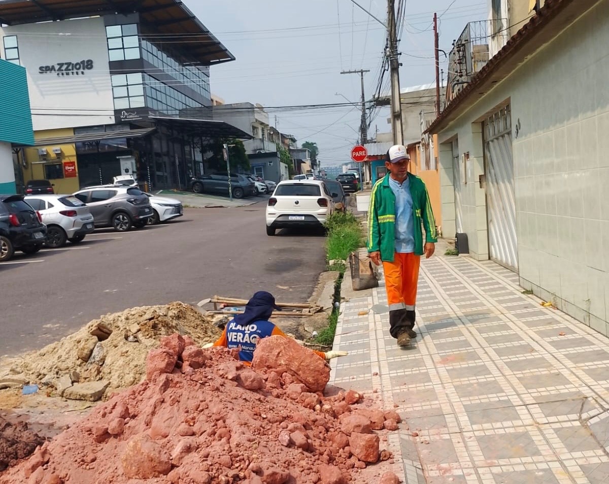 Prefeitura de Manaus recupera drenagem profunda e reforça segurança em via do bairro São Francisco