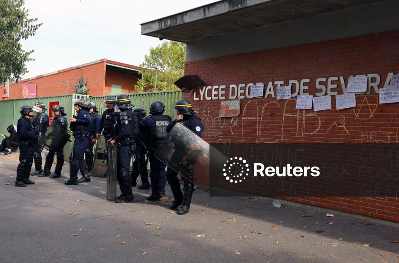 Estudantes e polícia entram em confronto na França; governo busca conter protestos nas escolas