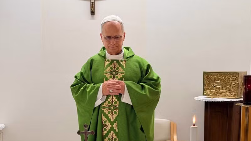 Papa Leão XIV aparece em fotos após cirurgia para retirada de câncer no pulmão
